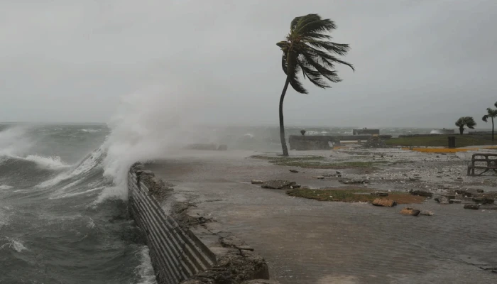 ক্যারিবীয় অঞ্চলে ২৫০ কি.মি বেগে ভয়াবহ তাণ্ডব চালিয়েছে ঘূর্ণিঝড় ‘মেলিসা’!